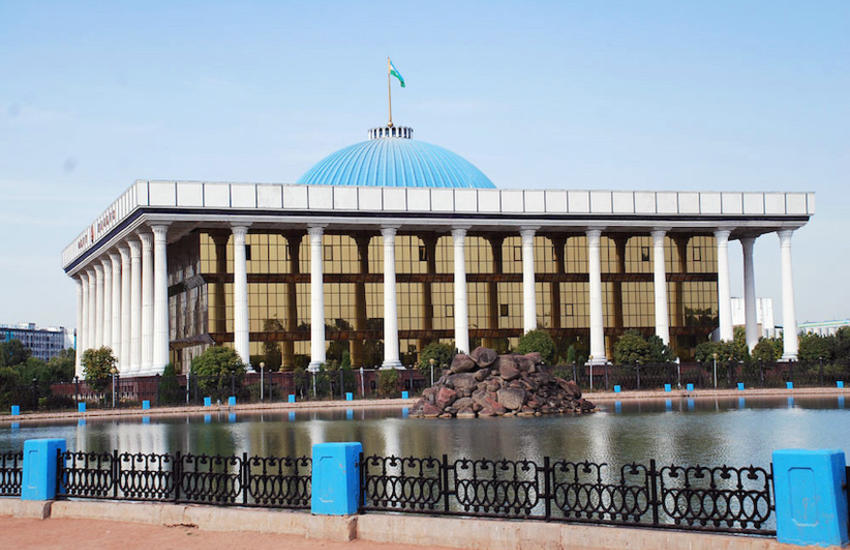 ozbekistan-parlemente-building